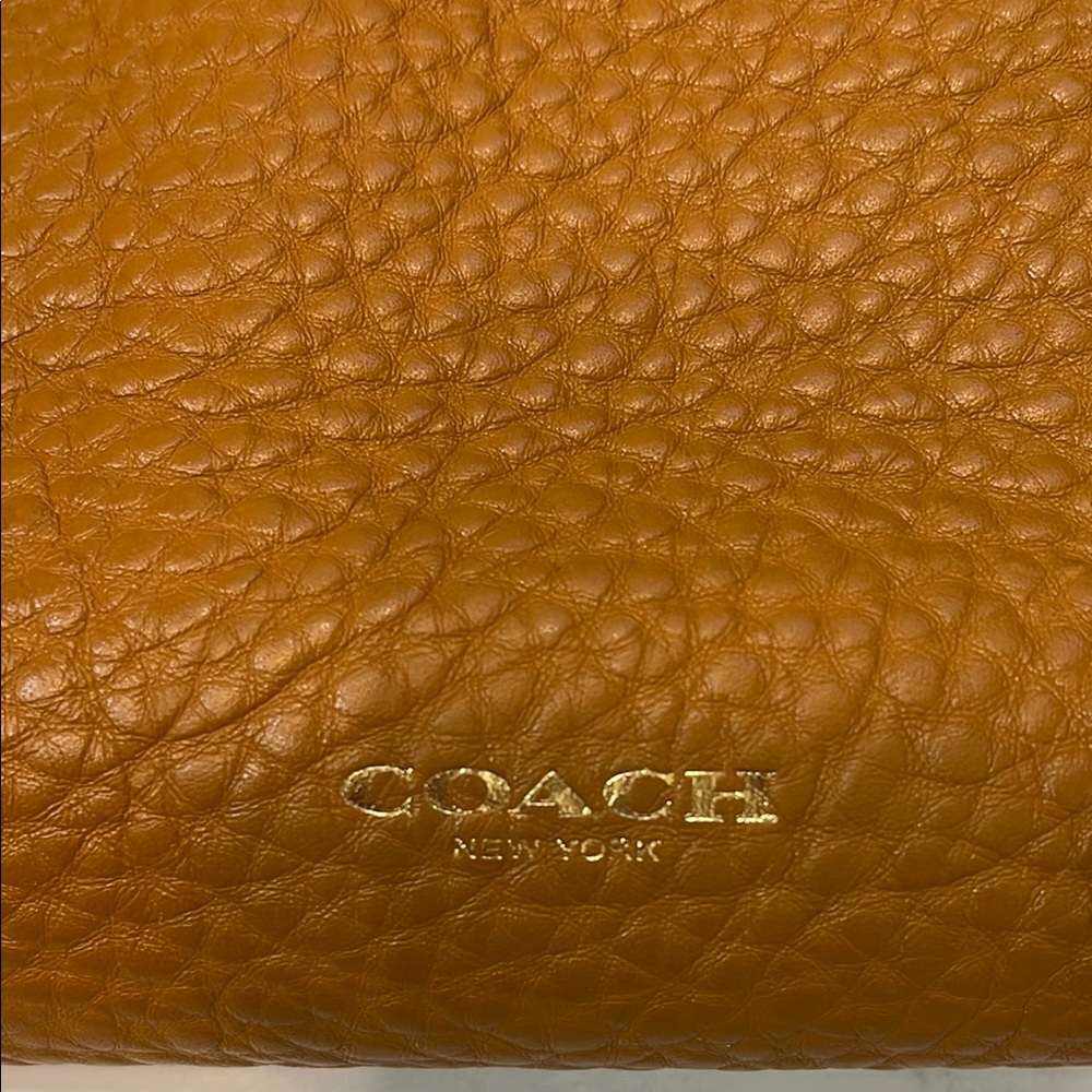 Coach Tan Pebbled Leather Shoulder Bag with Gold Hardware - Picture 2 of 9